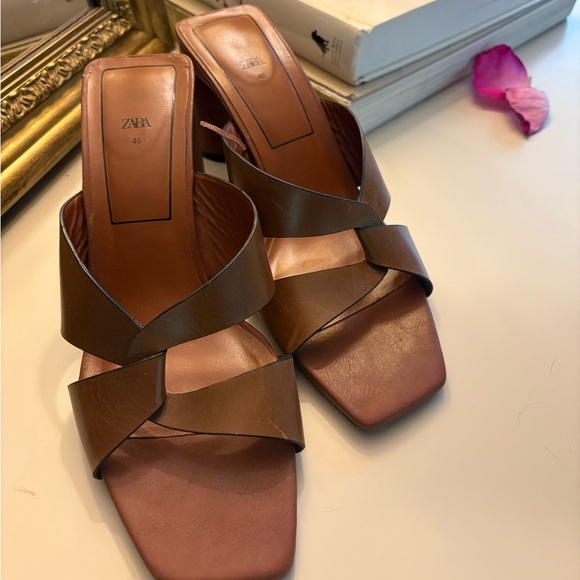 Zara Brown Leather Mules with Geometric Design - Picture 1 of 1